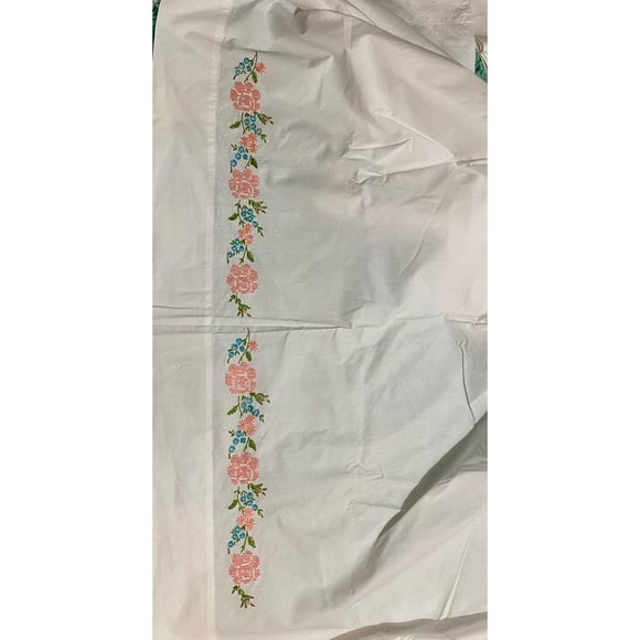 Vintage embroidered floral full flat sheet & pillowcases - Picture 3 of 6